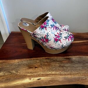 Floral Platform Clogs